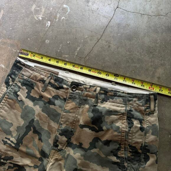 Levis camo cargo shorts - Picture 4 of 6